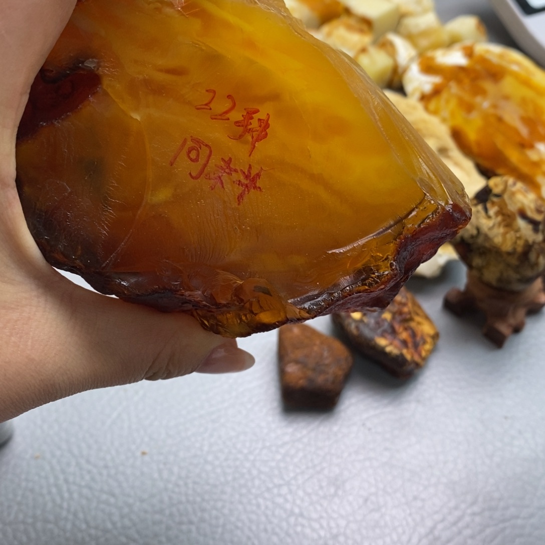 定制琥珀未镶嵌蜜蜡