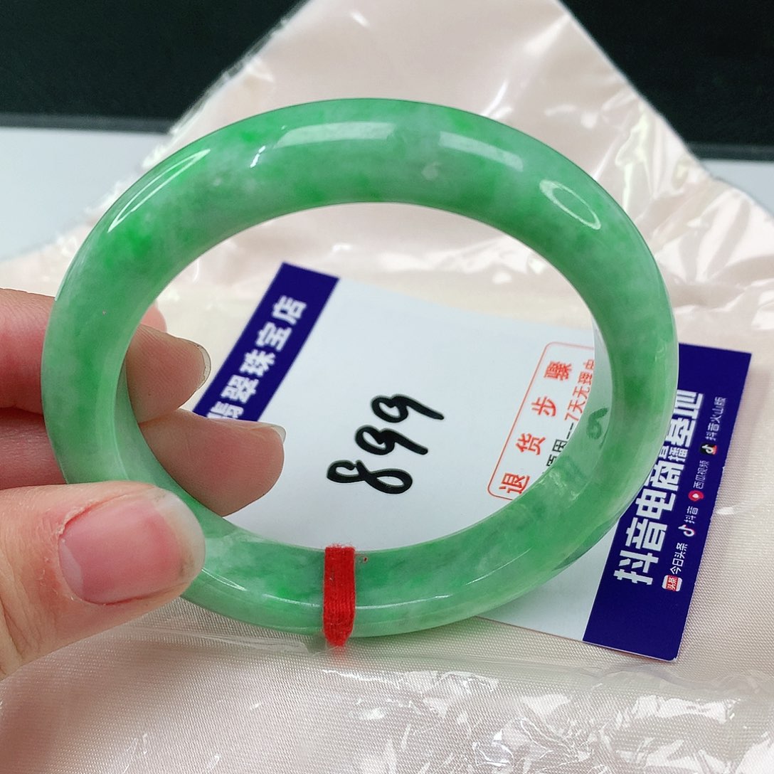 翡翠手镯未镶嵌翡翠