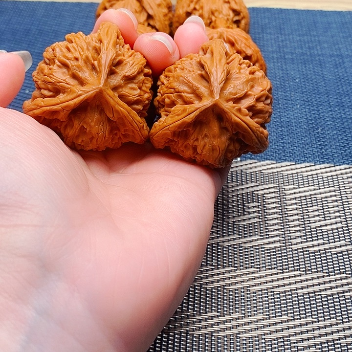 ****糖吊坠文玩核桃三棱