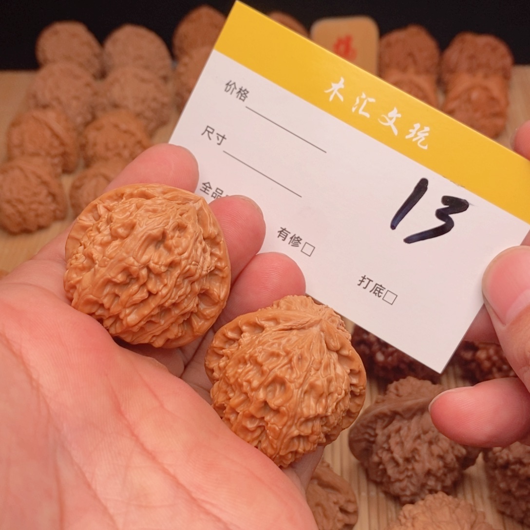 文玩核桃吊坠画*湖白狮子13