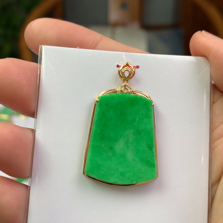 翡翠18K金镶嵌颈饰翡翠吊坠