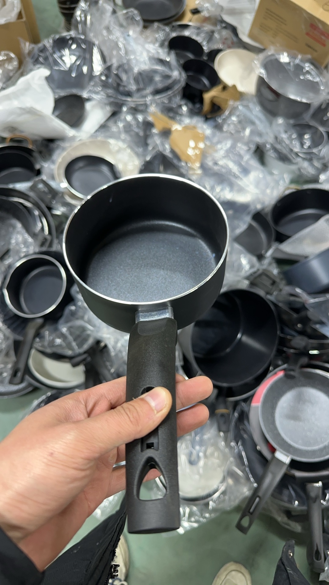 A6 奶锅不粘锅口径16 高度7 外贸尾货部分微瑕，介意勿拍