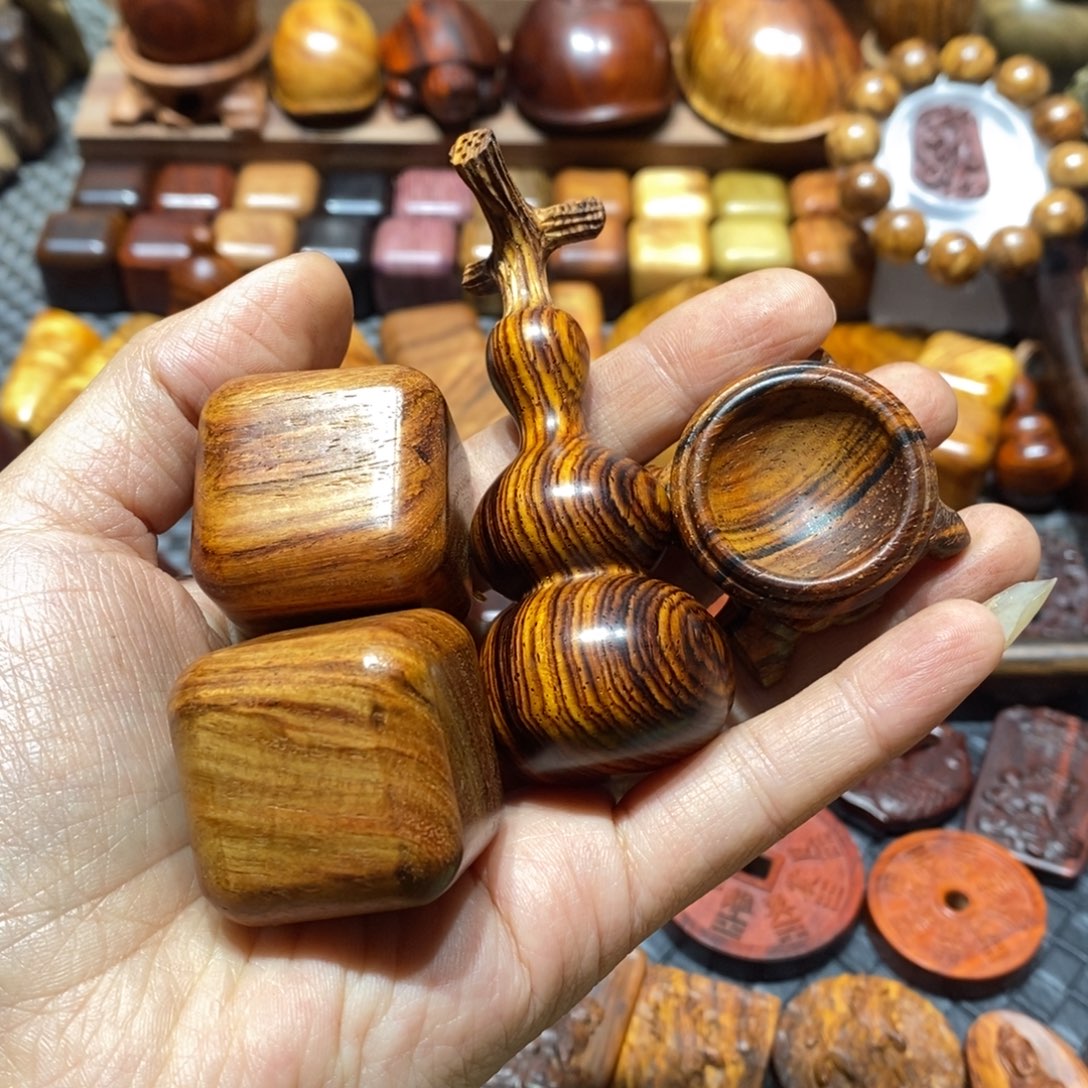 晴***里微凹黄檀（南美大红酸枝）木