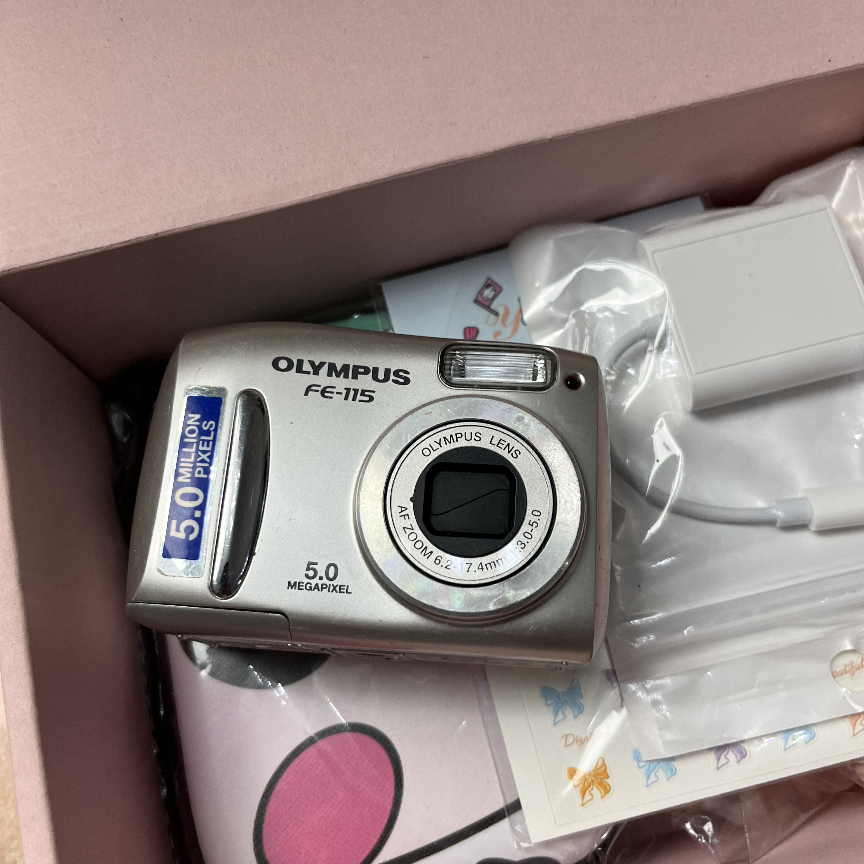 9新  奥林巴斯fe115 500万像素 配64mb内存卡