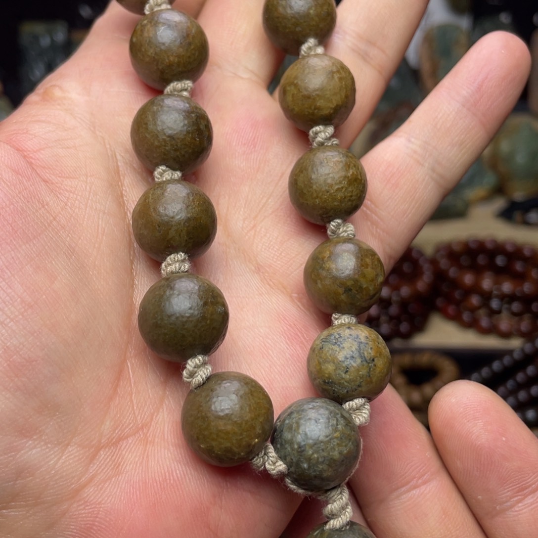 岫岩河磨玉（透闪石质玉）未镶嵌颈饰卡16橘皮