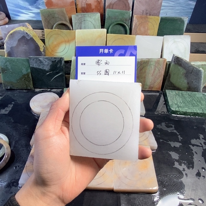 石英质玉手镯未镶嵌雾*定制手镯