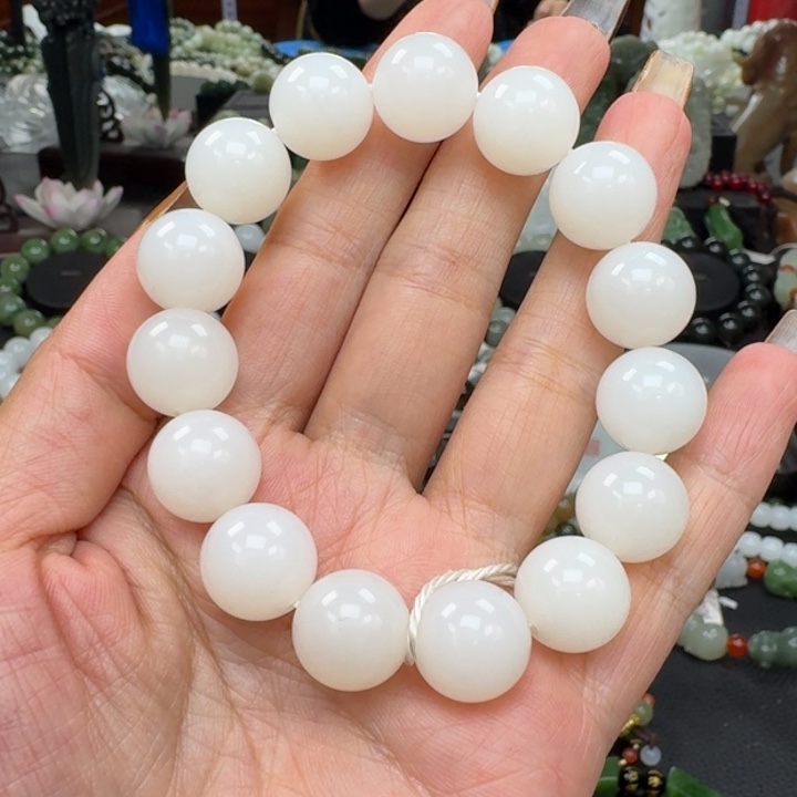 淡***然和田玉未镶嵌手链