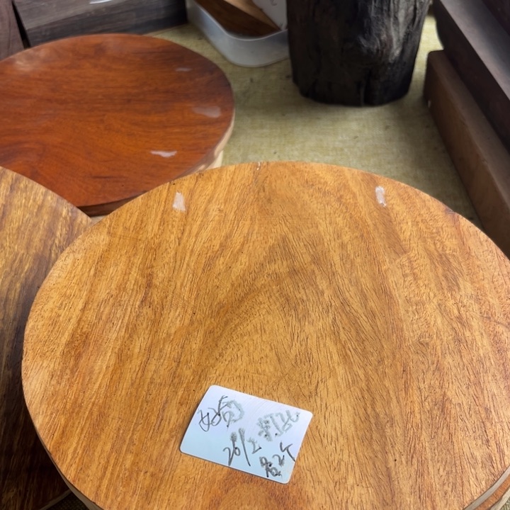 木好***着瑕疵木料一木一拍