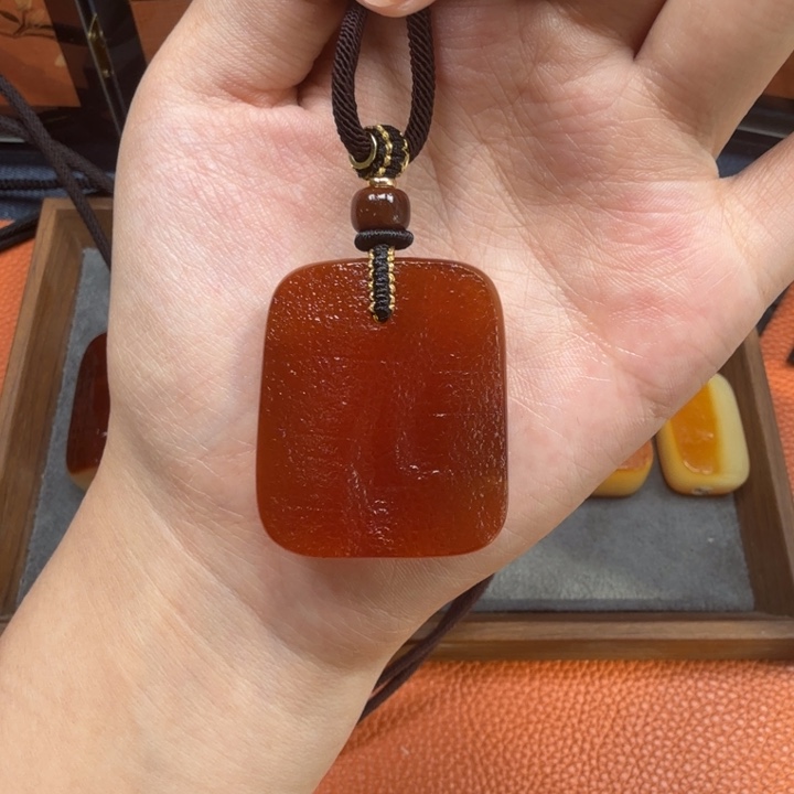 蜜蜡未镶嵌吊坠(赠链)