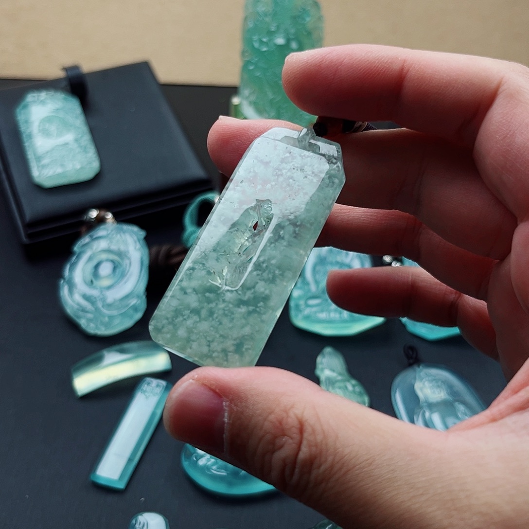 蛇纹石玉未镶嵌颈饰