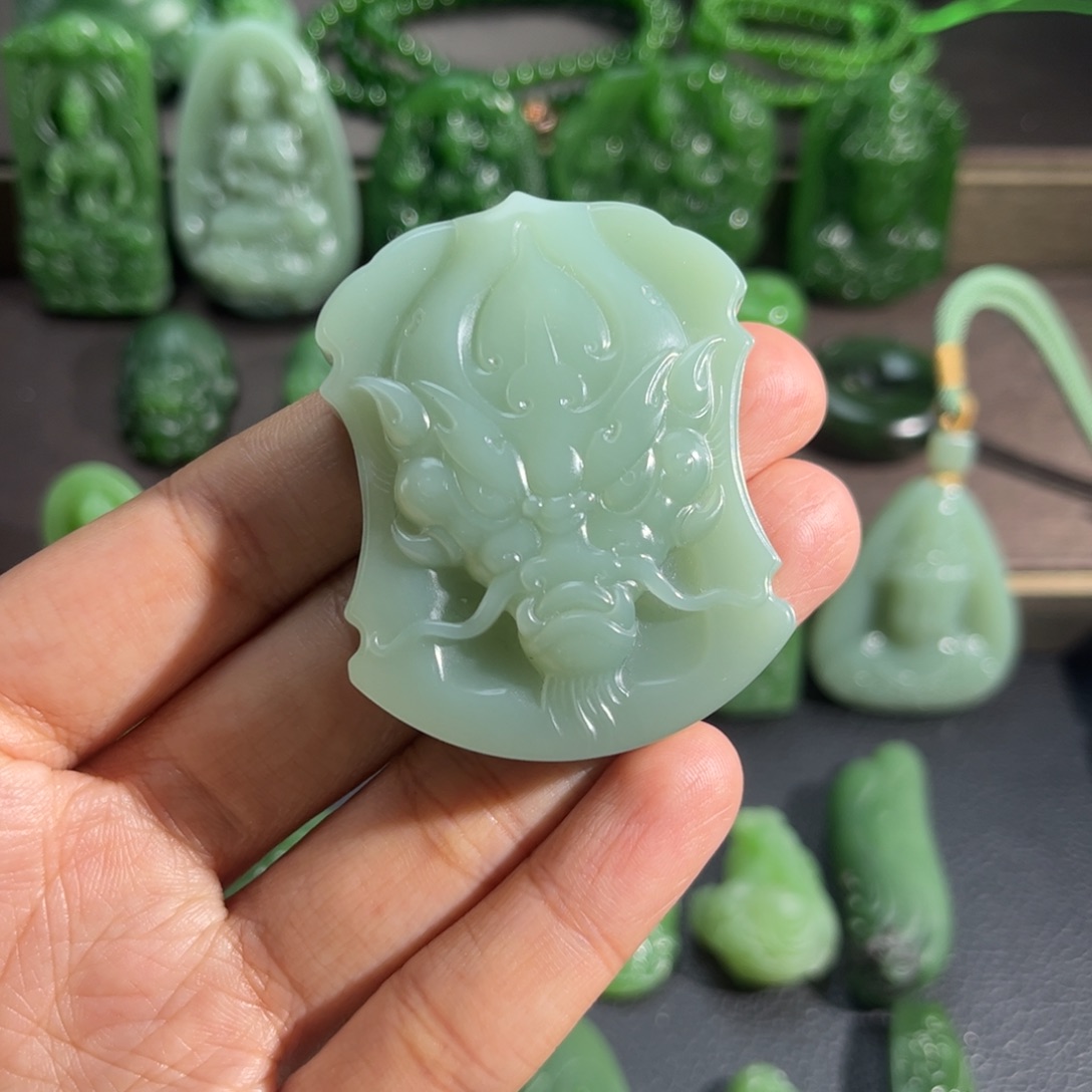 和田玉颈饰未镶嵌定制