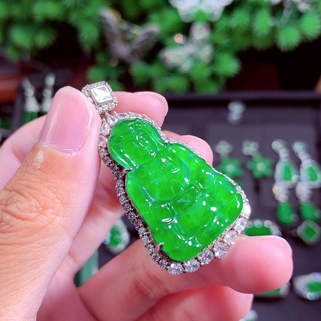 颈饰未镶嵌翡翠天然