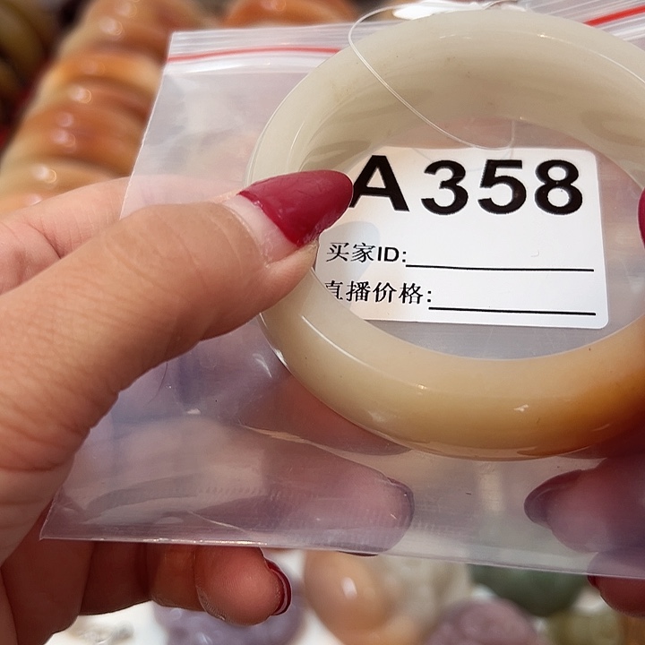 石英质玉手镯合金漫**慢