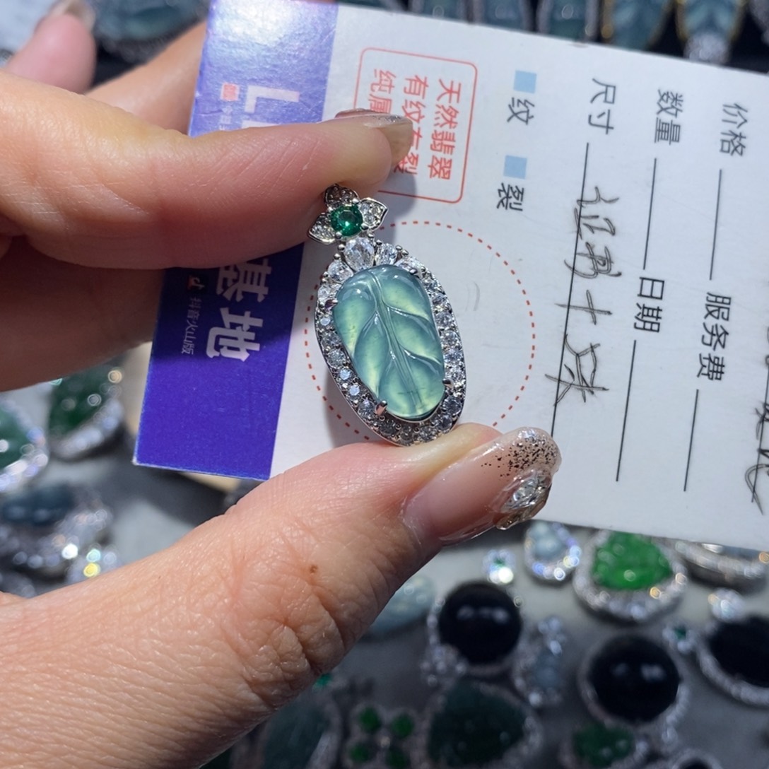 翡翠颈饰未镶嵌翡翠