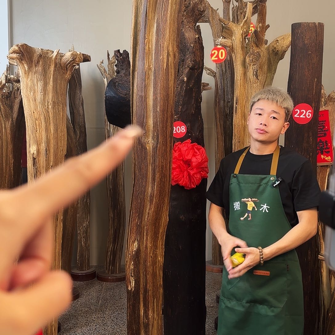 沉香木摆件马****业天然沉香原木摆件➕底座