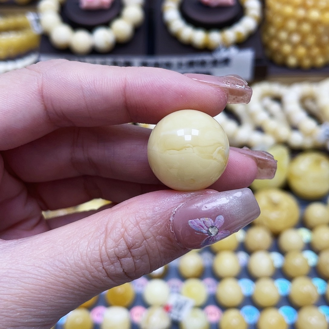 琥珀珠宝奇石未镶嵌19.7mm微瑕