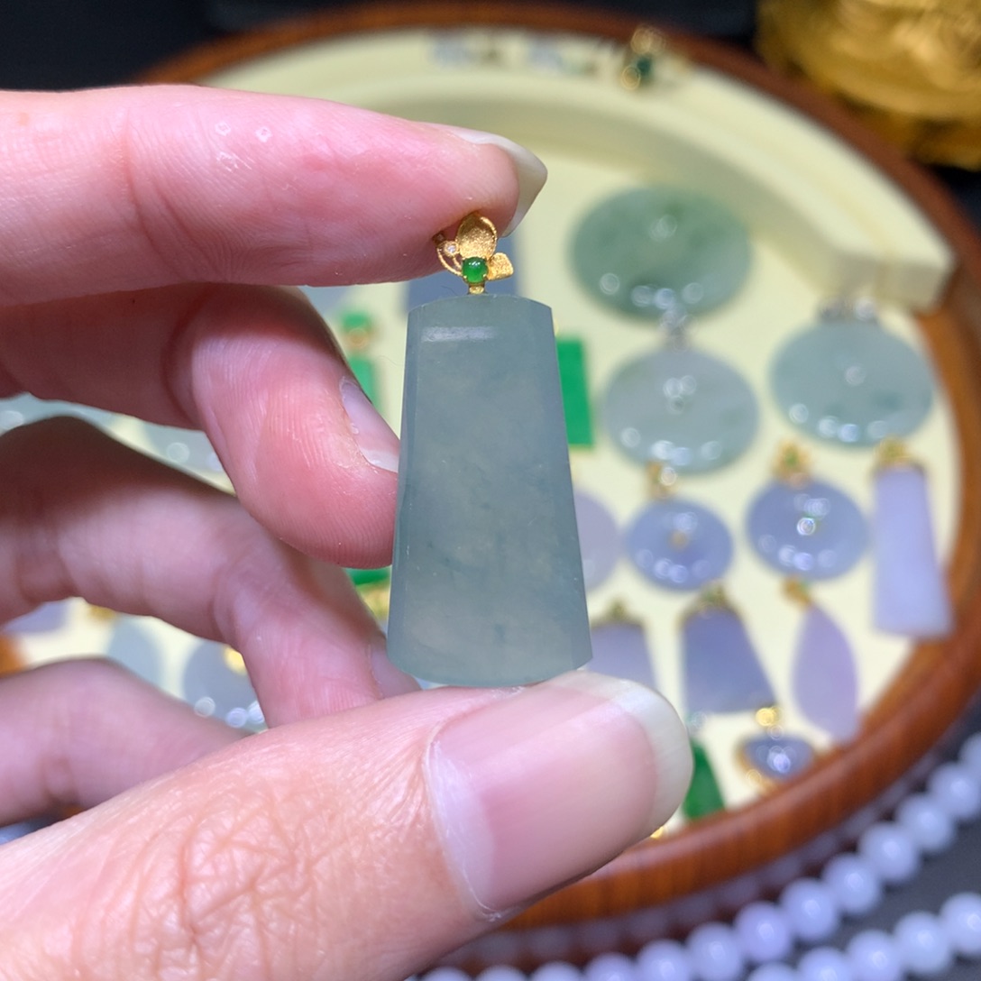 翡翠吊坠(不含链)18K金镶嵌