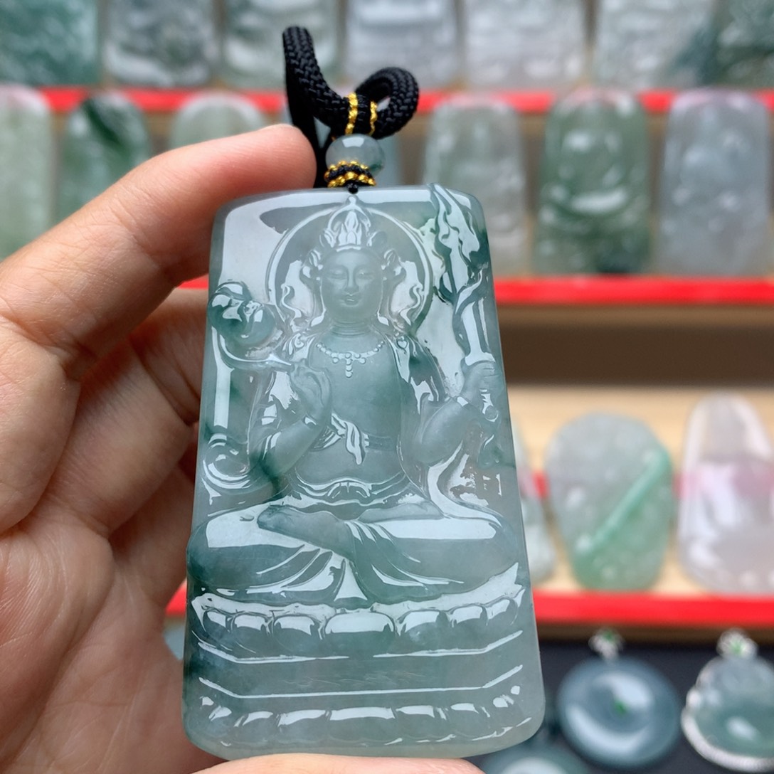 翡翠颈饰未镶嵌虚空藏