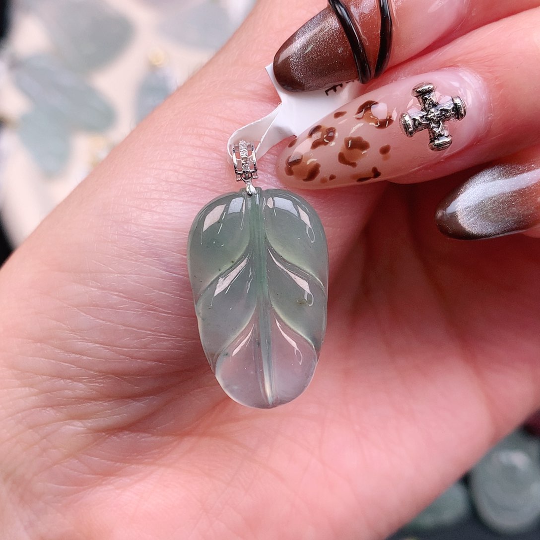 翡翠颈饰18K金镶嵌渐变色叶子29.3、24、15、3.5