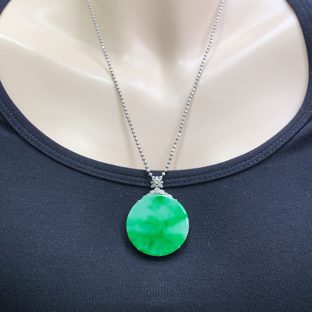 翡翠颈饰18K金镶嵌圆牌