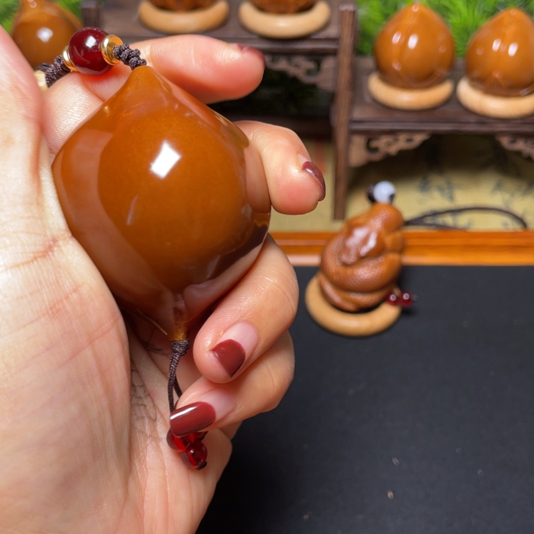 橄榄核吊坠蝴蝶46穿热，