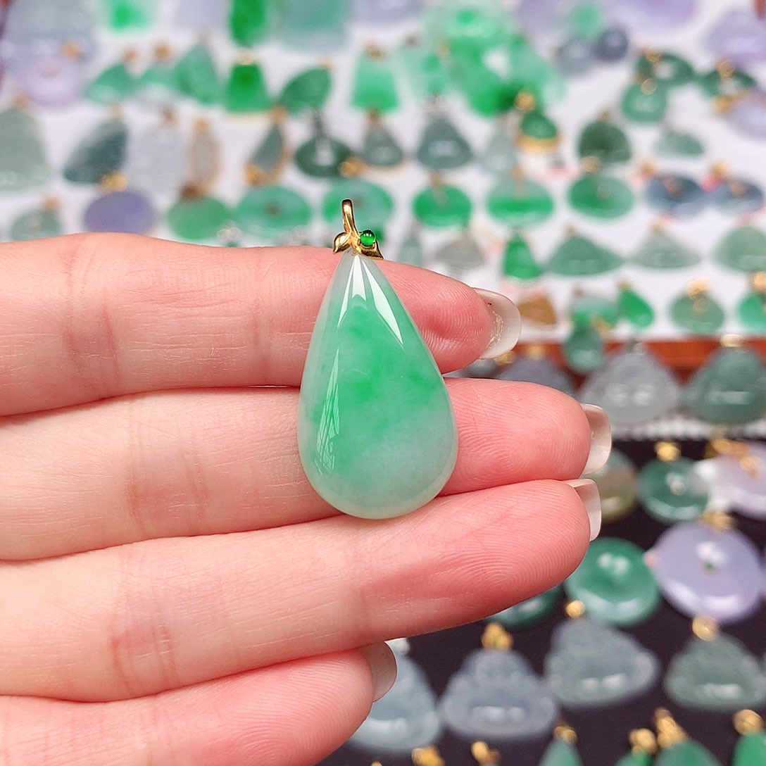 翡翠颈饰18K金镶嵌天然翡翠A货