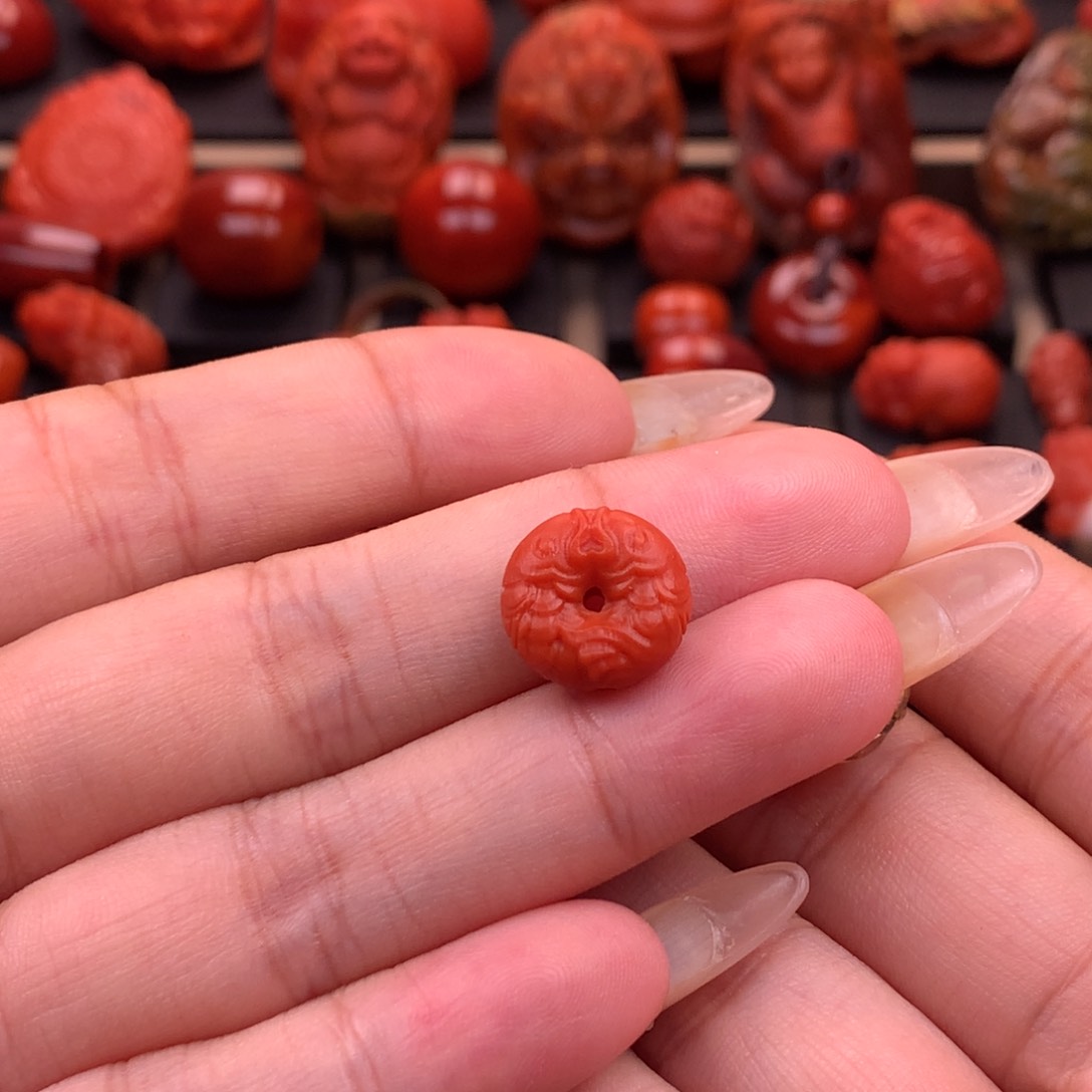 南红玛瑙南红川料精工雕刻锦鲤背云13.2mm未镶嵌