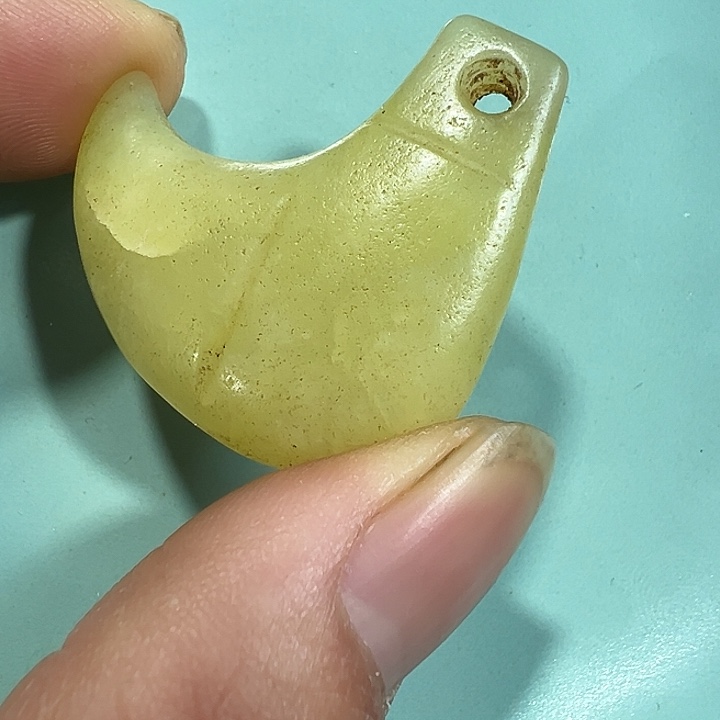透闪石质玉未镶嵌挂件