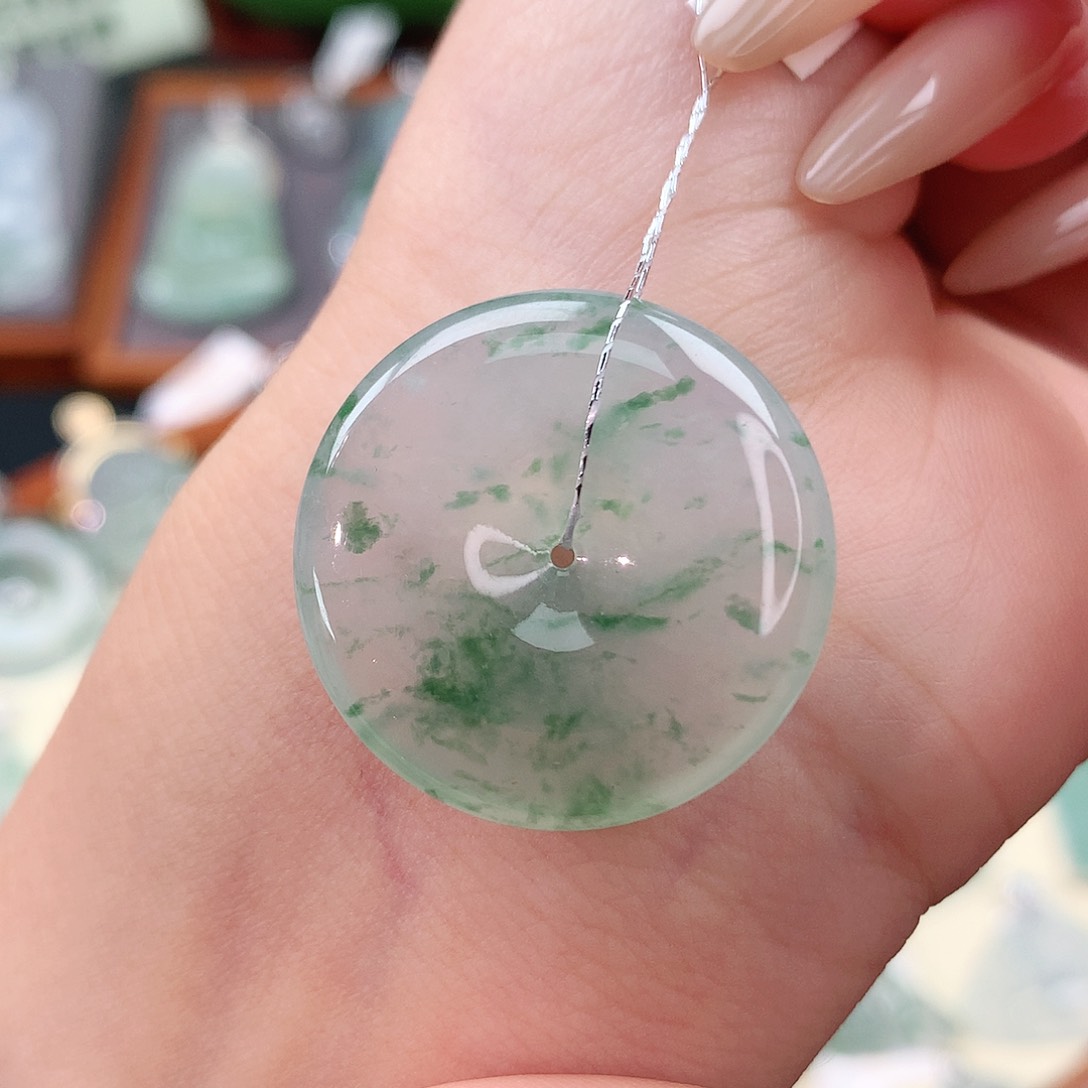 翡翠未镶嵌颈饰扣