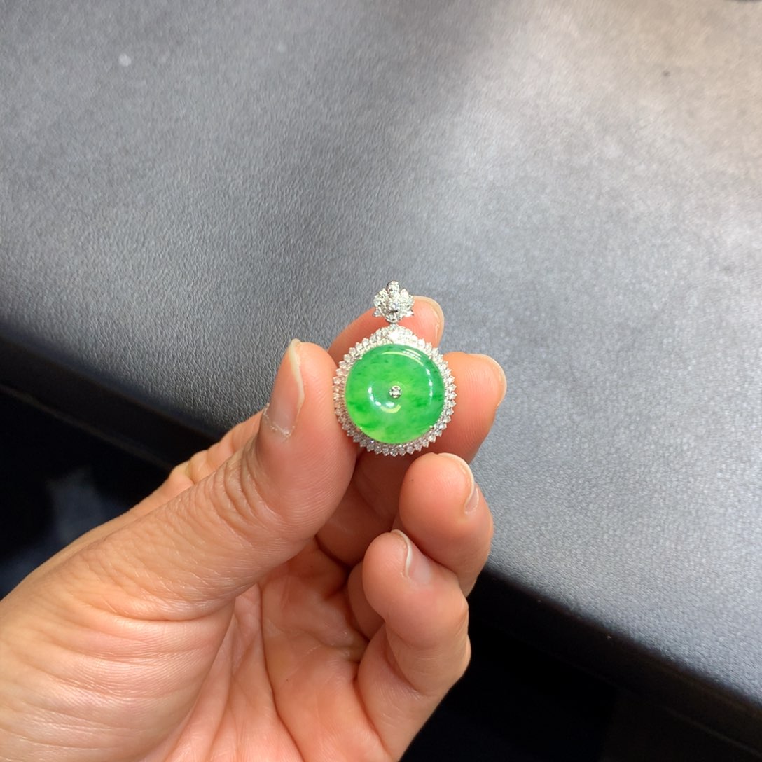 翡翠吊坠(不含链)18K金镶嵌