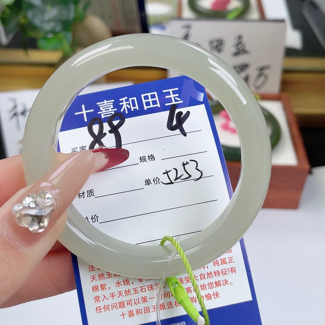 和田玉手镯未镶嵌