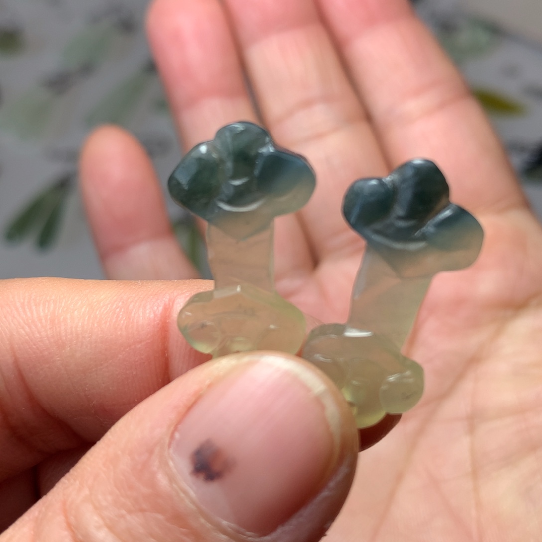 蛇纹石玉耳环未镶嵌