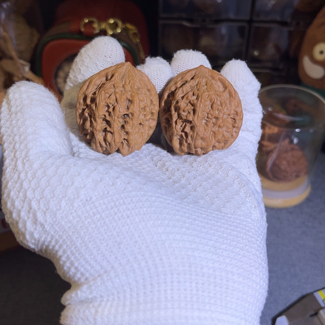 文玩核桃吊坠野牛