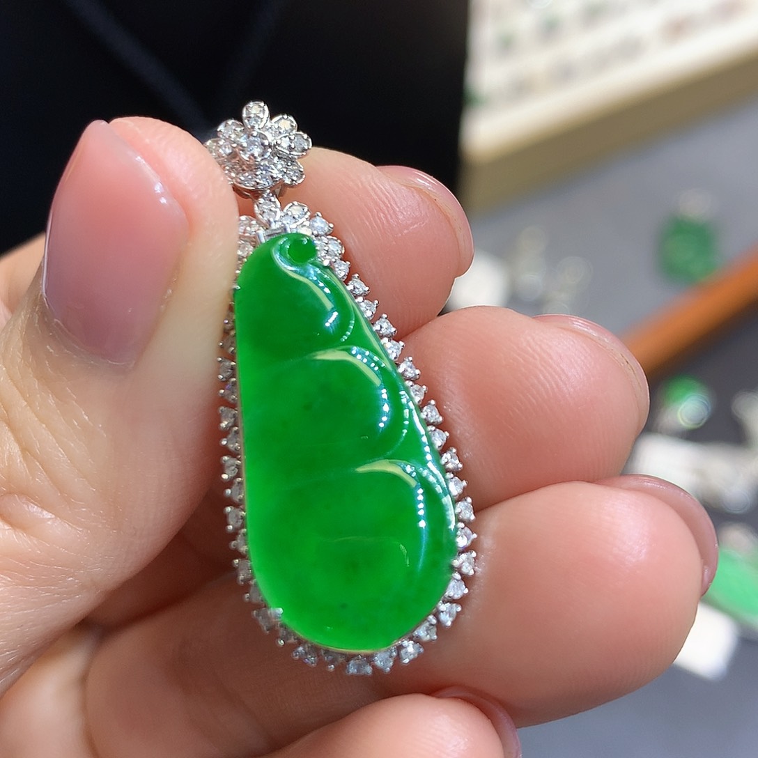 翡翠吊坠(不含链)18K金镶嵌