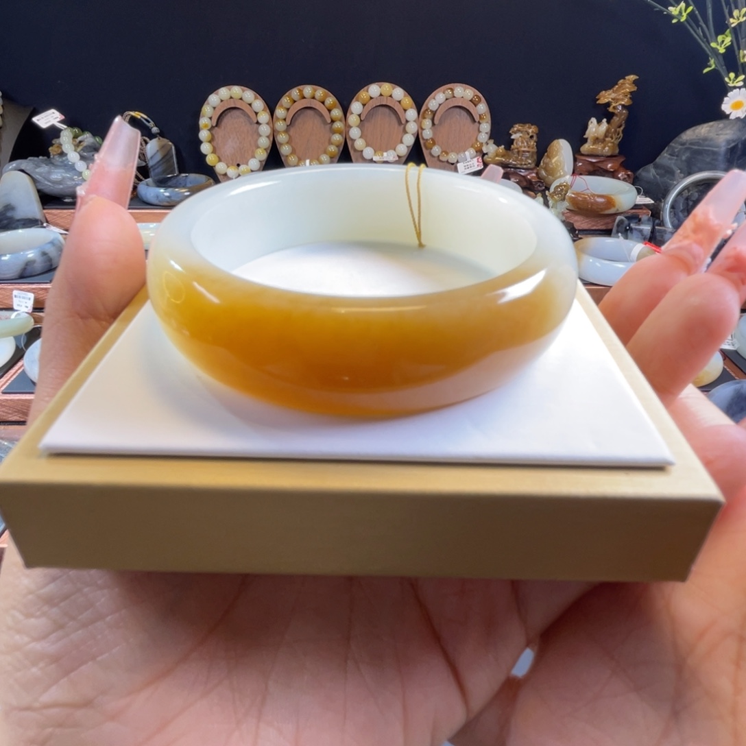 和田玉未镶嵌手镯63