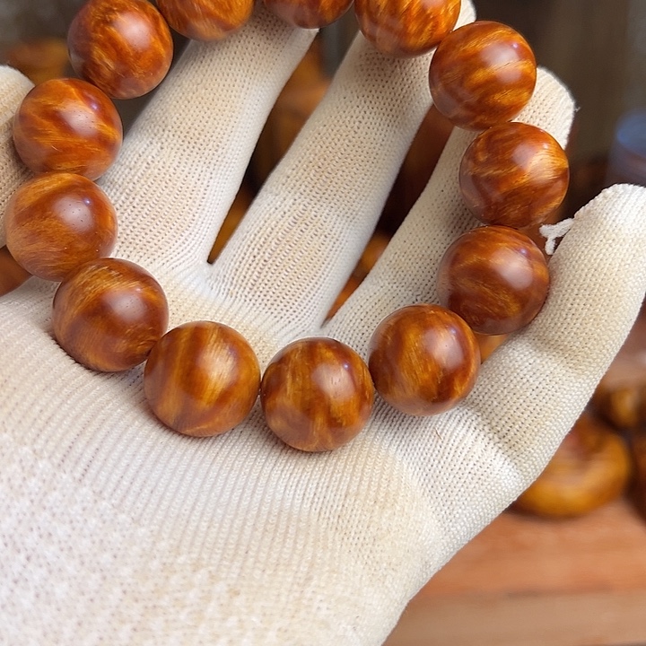 率***哥松木（琥珀木）无事牌