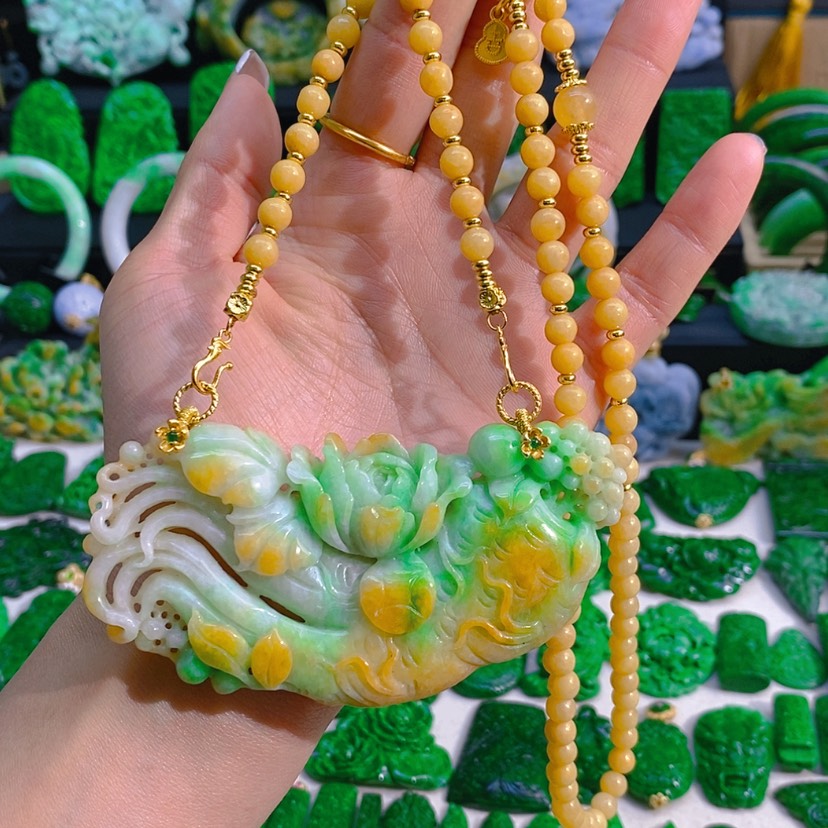 【闪购商品】翡翠颈饰未镶嵌黄绿翡人参如意