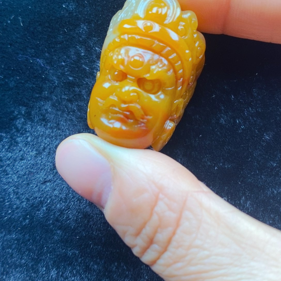 石英质玉（黄龙玉）颈饰未镶嵌