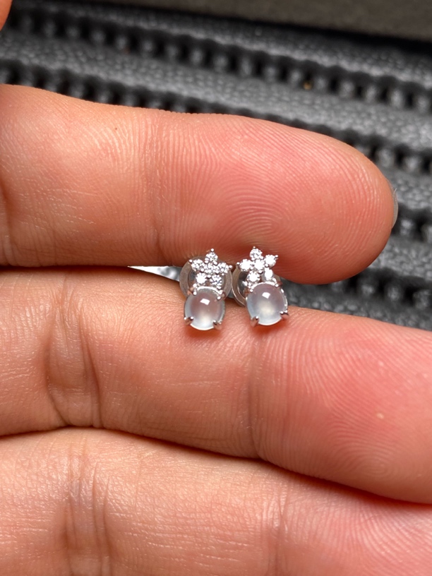 缅甸天然翡翠耳钉