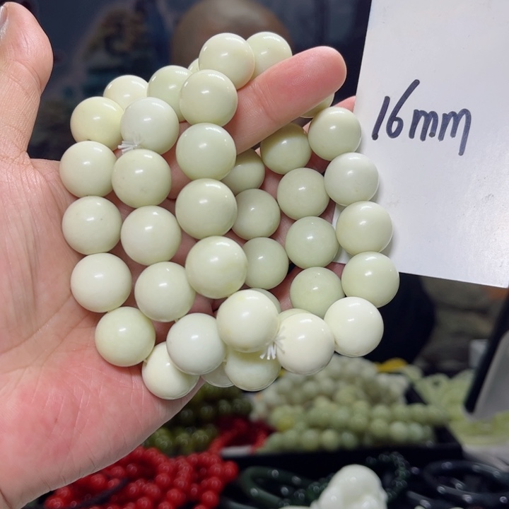 蛇纹石玉手串未镶嵌