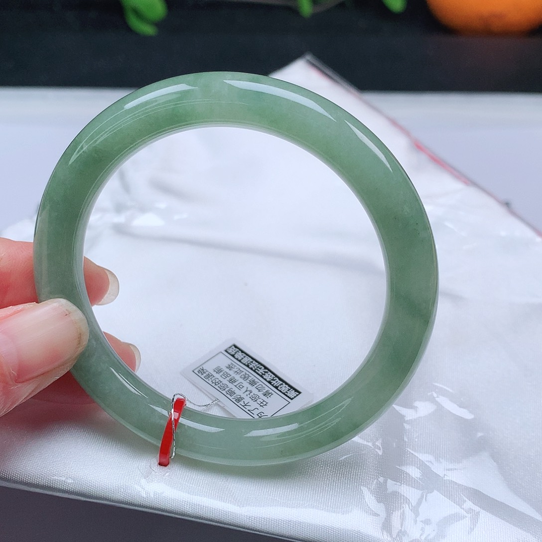 翡翠手镯未镶嵌55圈
