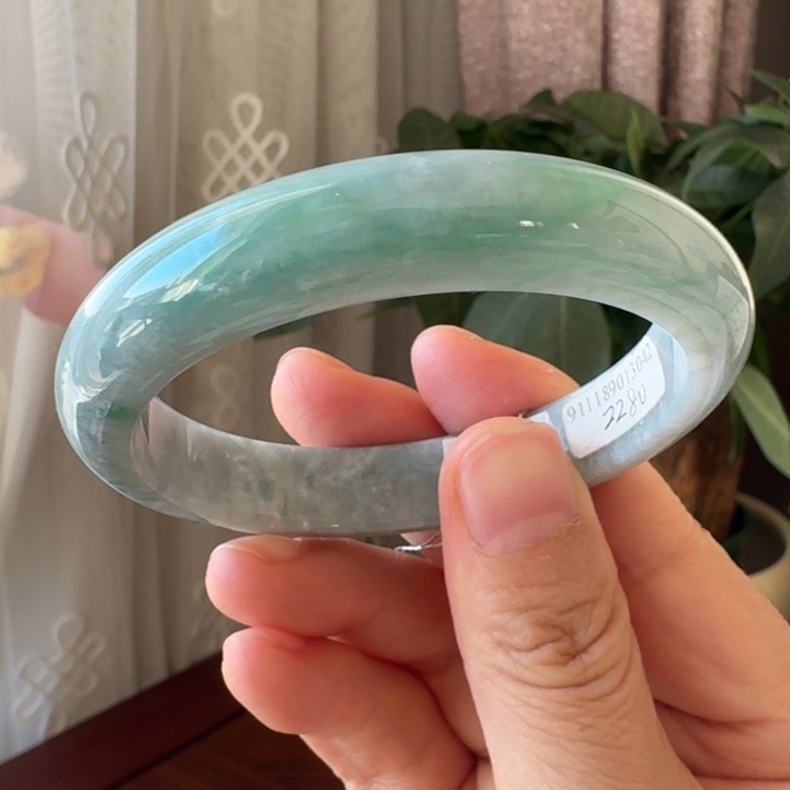 翡翠未镶嵌手镯手镯 底子粗 