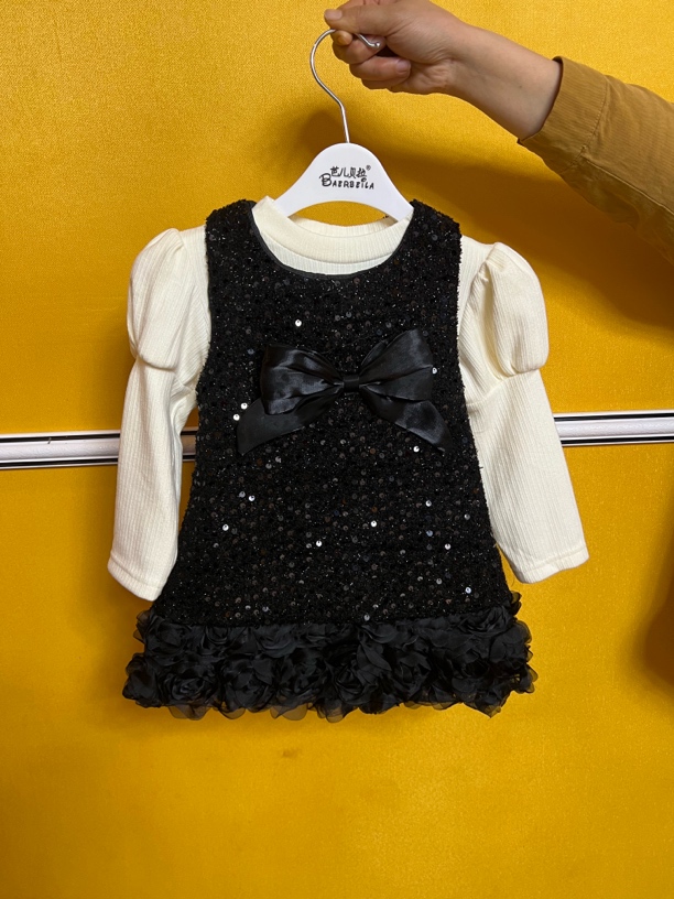 女宝穿的马甲裙可爱风