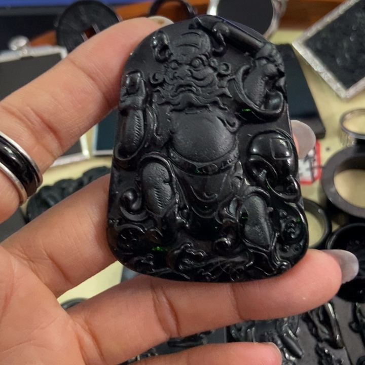 翡翠颈饰未镶嵌墨翠