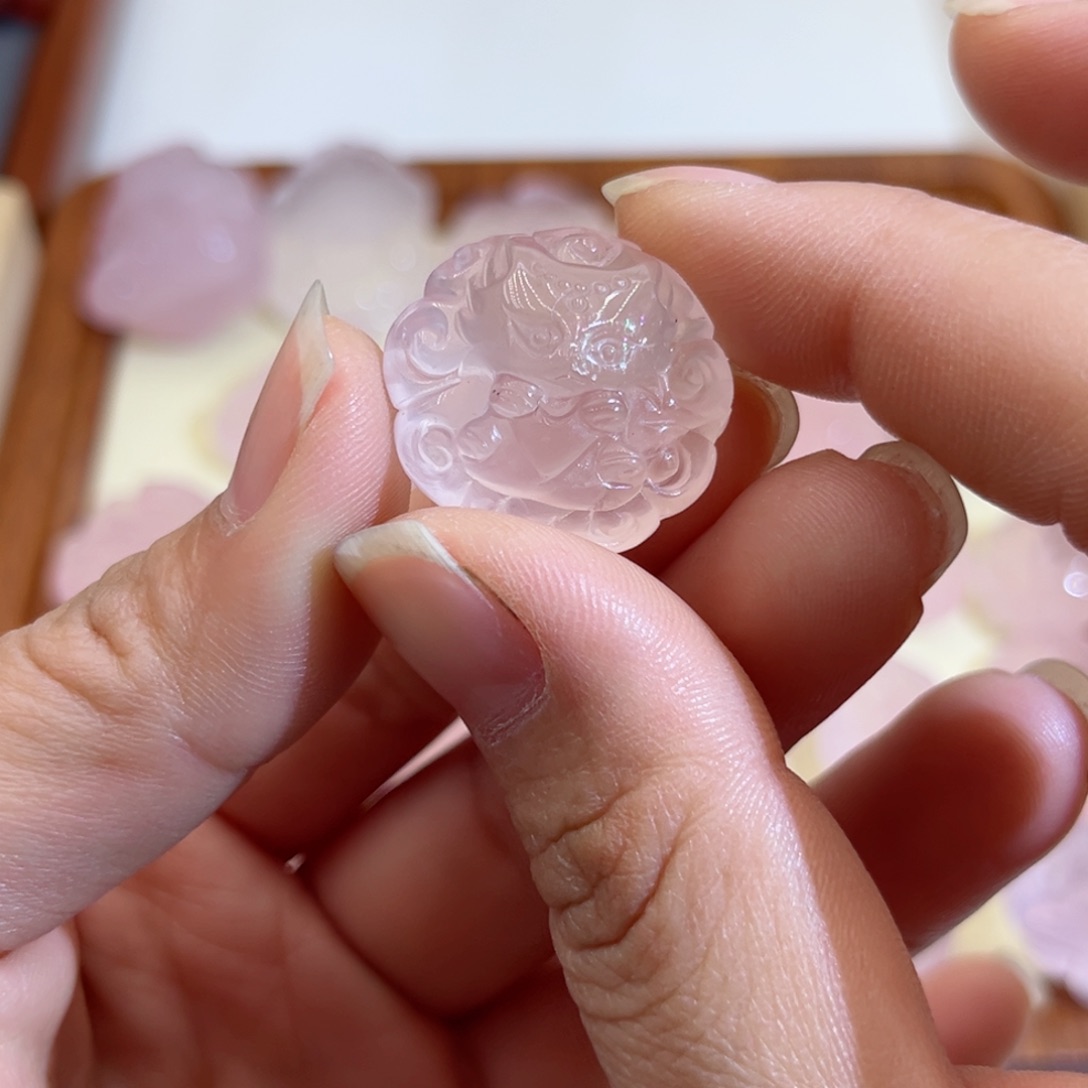 水晶颈饰未镶嵌掌****?粉水爱心九尾46