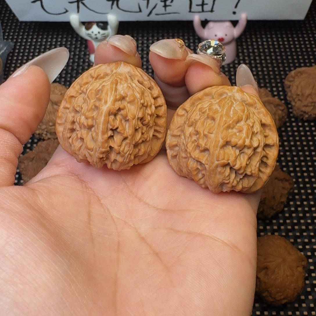 文玩核桃吊坠36三角白