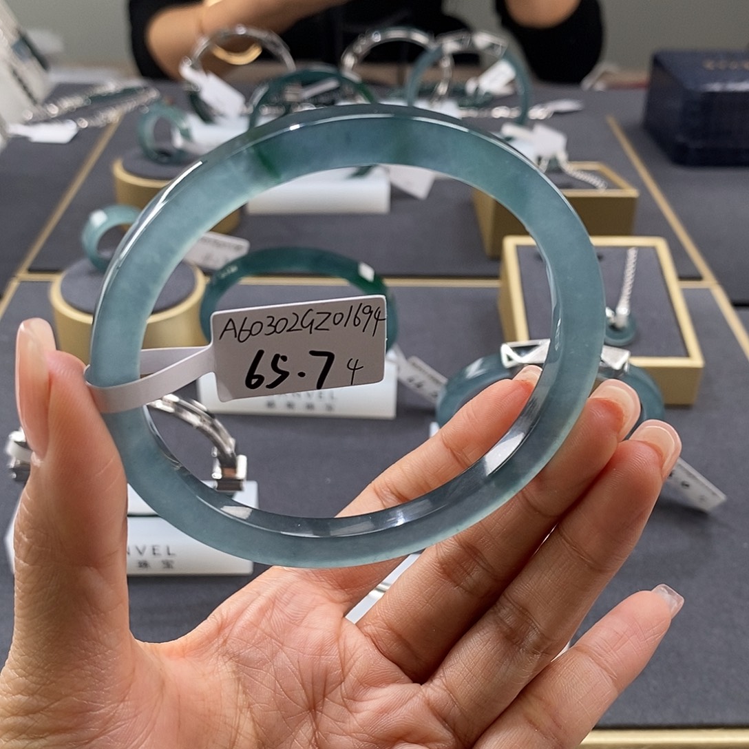 翡翠未镶嵌手镯65.74