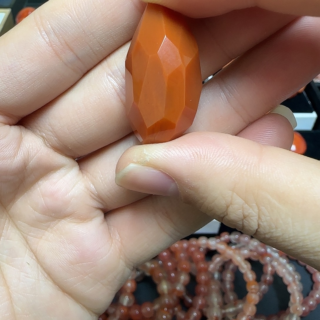 南红玛瑙未镶嵌颈饰