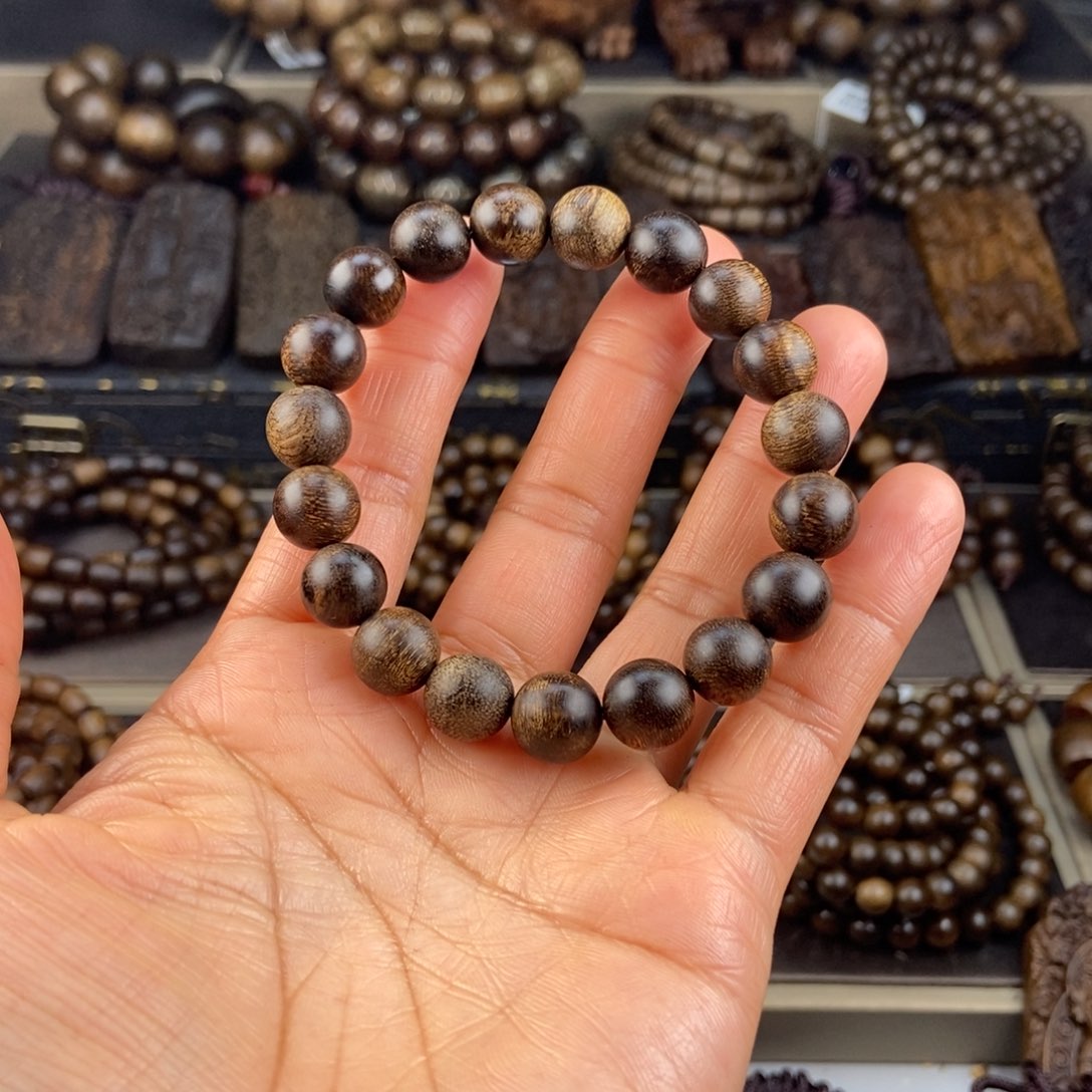 沉香手串S****k越南芽庄白棋玉化留疤