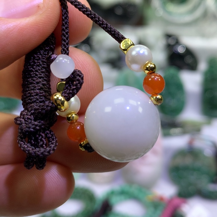 独山玉未镶嵌颈饰